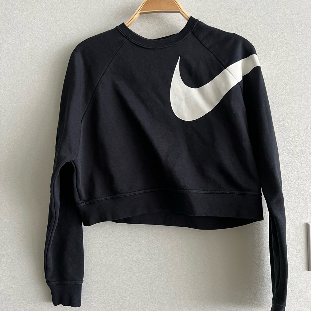 Nike Black long sleeve sweater (slight crop)